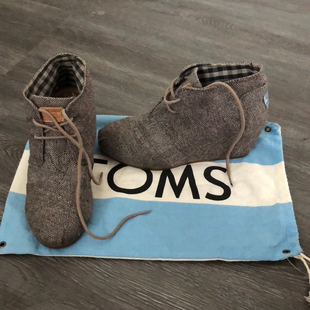 Tom’s Herringbone wedge boots